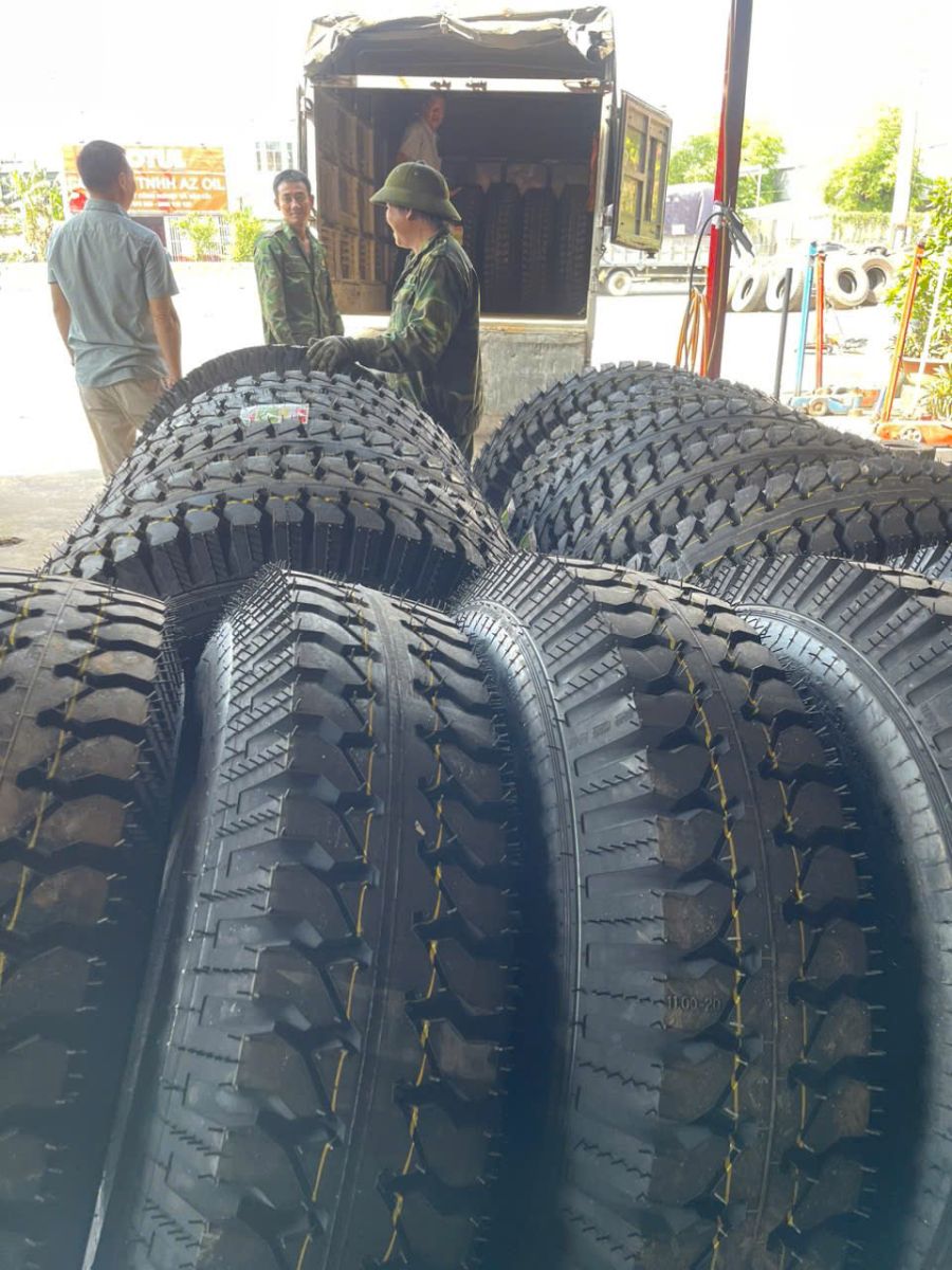 Lốp Xe Ô Tô Đắp: Giải Pháp Tiết Kiệm Cho Doanh Nghiệp Vận Tải